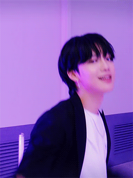 he's so pretty HELP